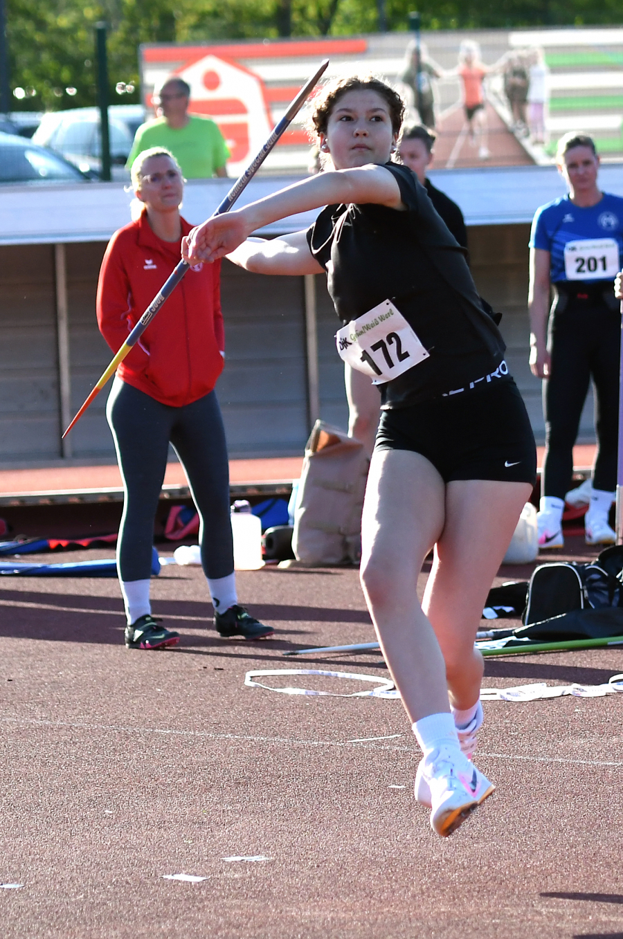 Sieg mit neuer persönlicher Bestleistung: U18-Athletin Gesa Blesken vom LAZ Soest erzielte in Werl 32,81 Meter im Speerwurf und ist aktuell die Nummer zwei in Westfalen. Foto: Bottin