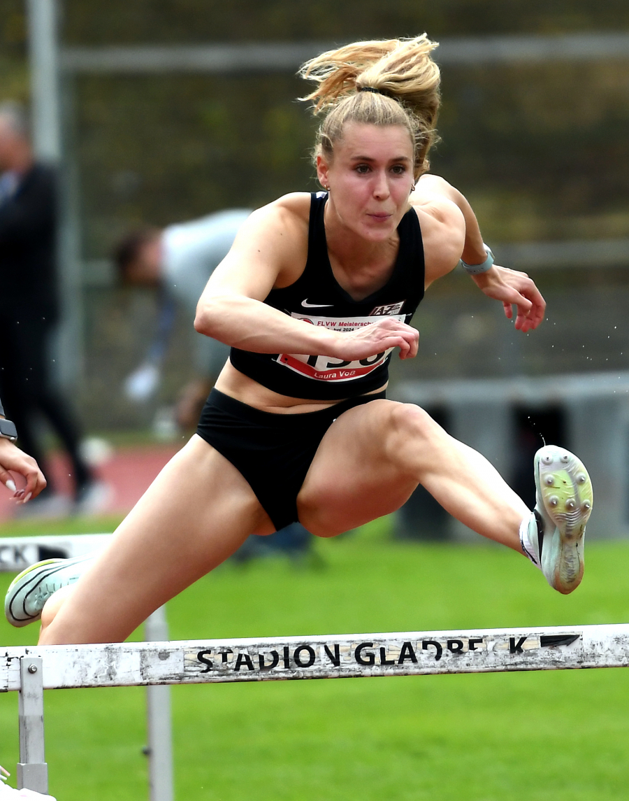 Laura Voß vom LAZ Soest, hier ein Archivfoto vom Kurzsprint aus 2024 beim Borsig-Meeting in Gladbeck, erzielte über 400-Meter-Hürden mit 59,83 Sekunden eine Topzeit und die DM-Norm. Foto: Bottin