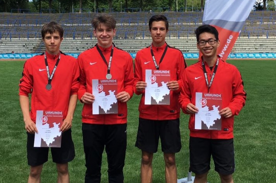 Sie lösten das DM-Ticket (von links): O. Wendt, Meeß, F. Wendt und Li. Sie lösten das DM-Ticket (von links): O. Wendt, Meeß, F. Wendt und Li.