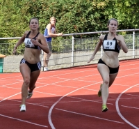 Merle Hellmann (links) und Leonie Bolz beim 200m