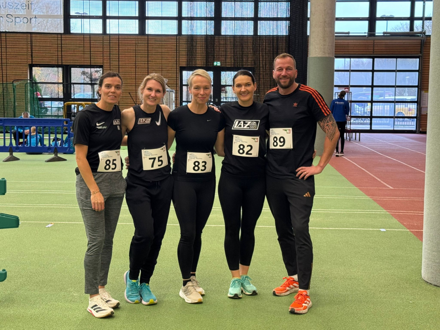 Gute Stimmung bei den Masters: Ines Rustemeyer, Janina Biegel, Sabrina Raser, Burga Menzebach und Jadran Ziermann starteten zum ersten Mal in der Halle. Foto: Biegel