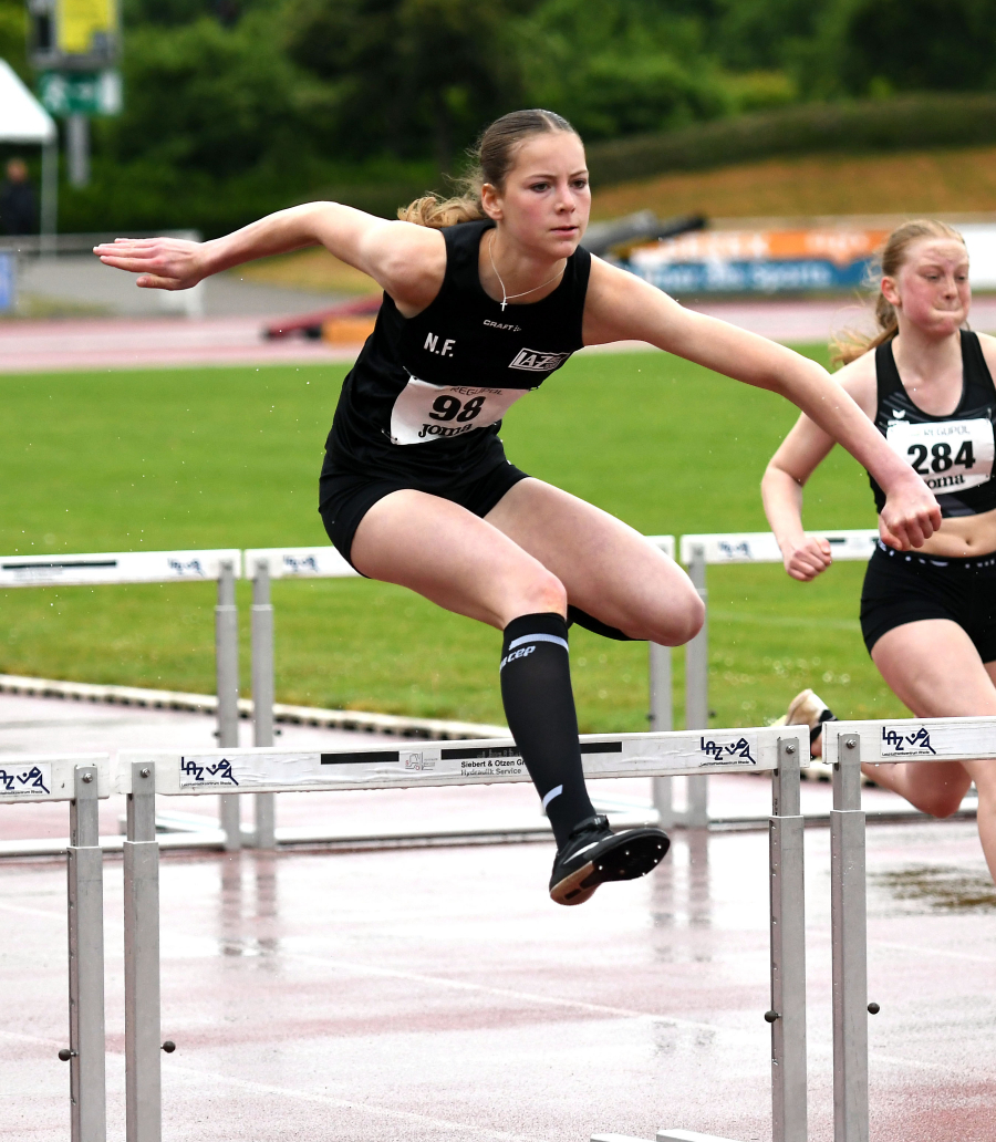 Vielseitig talentiert: W15-Athletin Nia Ferige vom LAZ Soest holte 2025 fünf Titel bei Westfalenmeisterschaften. Im Hammerwurf                              gelang der jungen Enserin mit DM-Platz sechs der Sprung in die deutsche Spitzenklasse. Foto: Bottin Vielseitig talentiert: W15-Athletin Nia Ferige vom LAZ Soest holte 2025 fünf Titel bei Westfalenmeisterschaften. Im Hammerwurf                              gelang der jungen Enserin mit DM-Platz sechs der Sprung in die deutsche Spitzenklasse. Foto: Bottin