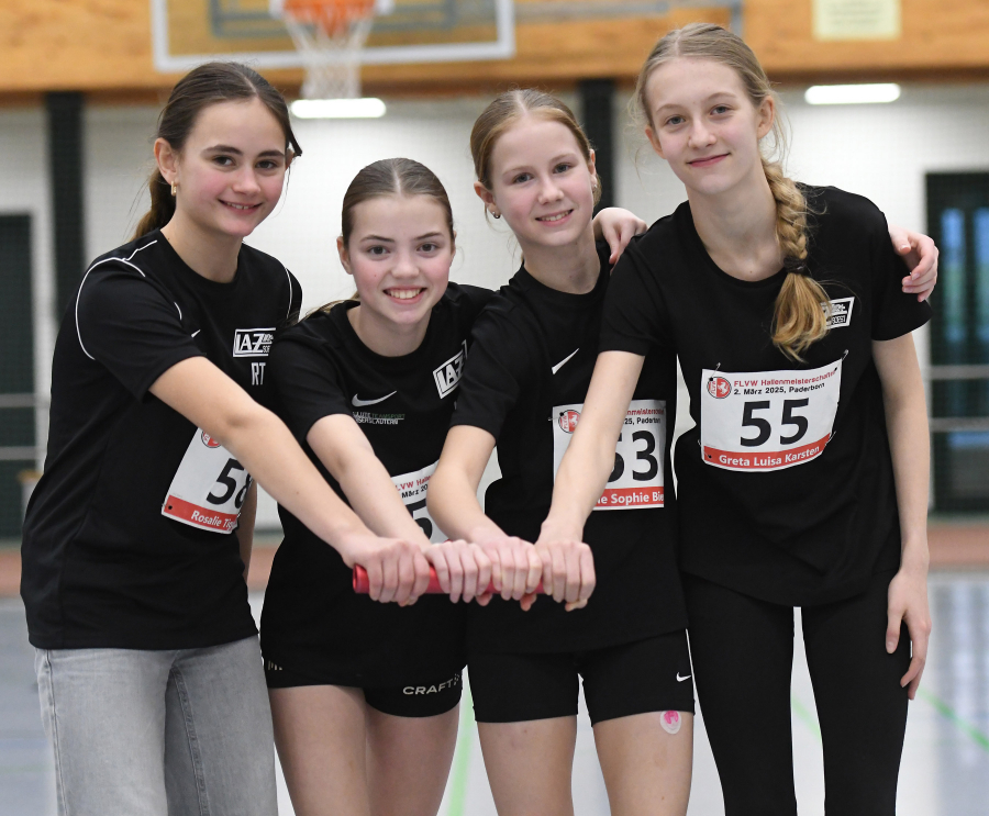Die 4 x 100-Meter-Staffel der U14-Mädchen mit v.l.n.r. Rosalie Tigges, Marie Rustemeyer, Noelle Biegel und Greta Karsten landeten in 58,34 Sekunden auf Rang sechs. Foto: Bottin Die 4 x 100-Meter-Staffel der U14-Mädchen mit v.l.n.r. Rosalie Tigges, Marie Rustemeyer, Noelle Biegel und Greta Karsten landeten in 58,34 Sekunden auf Rang sechs. Foto: Bottin