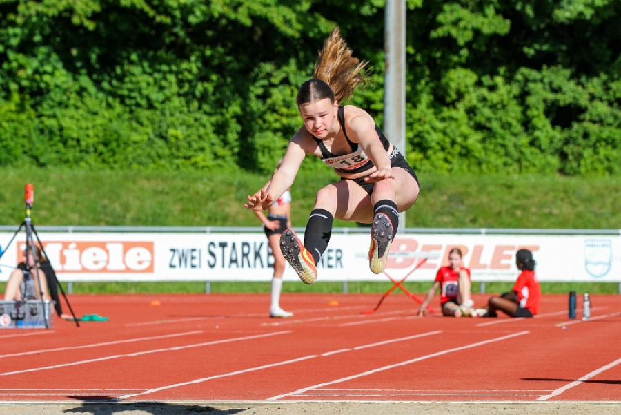 Marlene Soer beim Weitsprung. Foto: Reinhard Marlene Soer beim Weitsprung. Foto: Reinhard