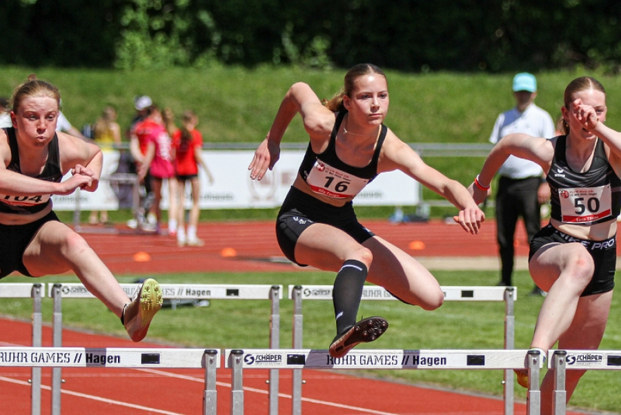 Nia Ferige beim Hürdensprint. Foto: Reinhard Nia Ferige beim Hürdensprint. Foto: Reinhard