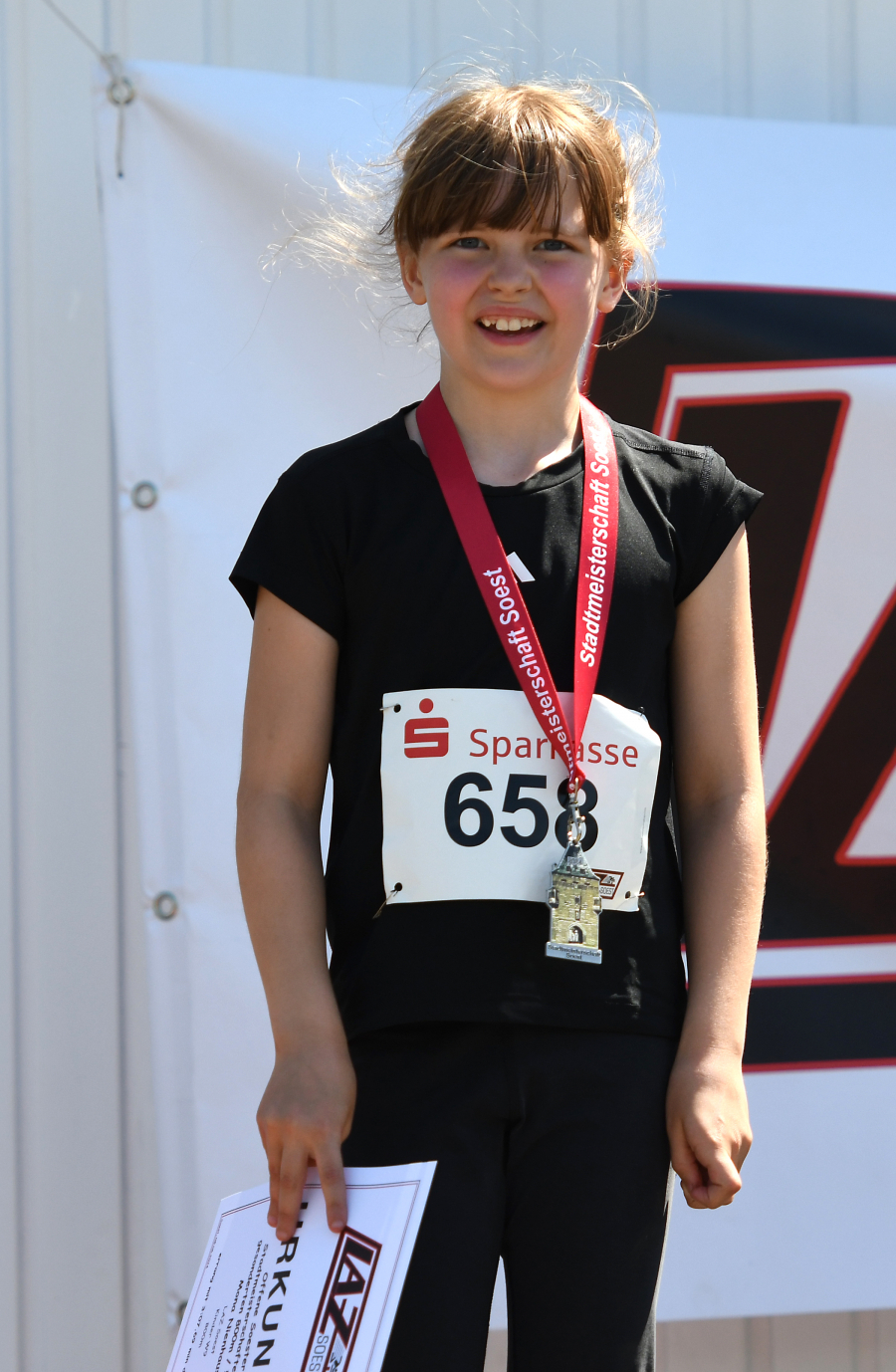 Mona Nienhaus wurde Stadtmeisterin im Dreikampf bei den W9-Mädchen. Foto: Bottin Mona Nienhaus wurde Stadtmeisterin im Dreikampf bei den W9-Mädchen. Foto: Bottin