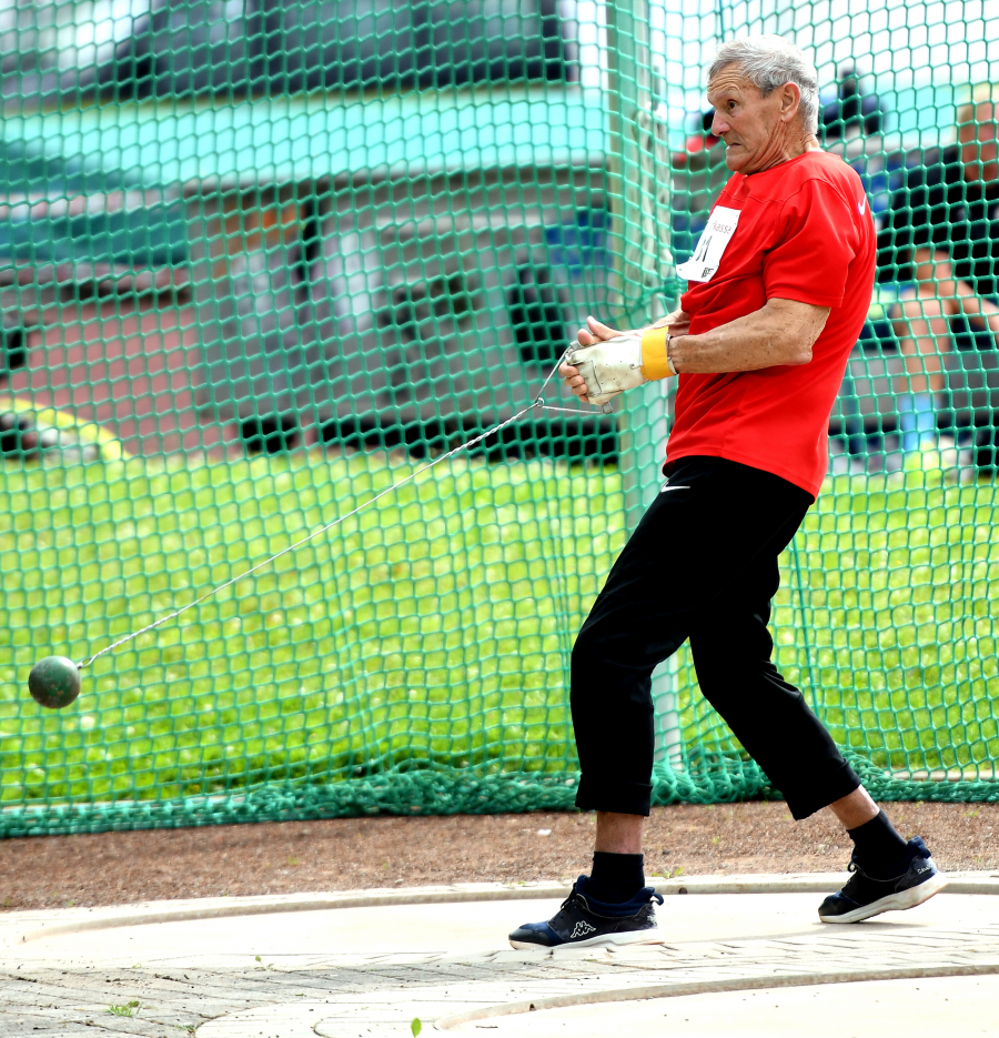 Helmut Höß, einer der ältesten Hammerwerfer der Veranstaltung. - Foto: Bottin Helmut Höß, einer der ältesten Hammerwerfer der Veranstaltung. - Foto: Bottin
