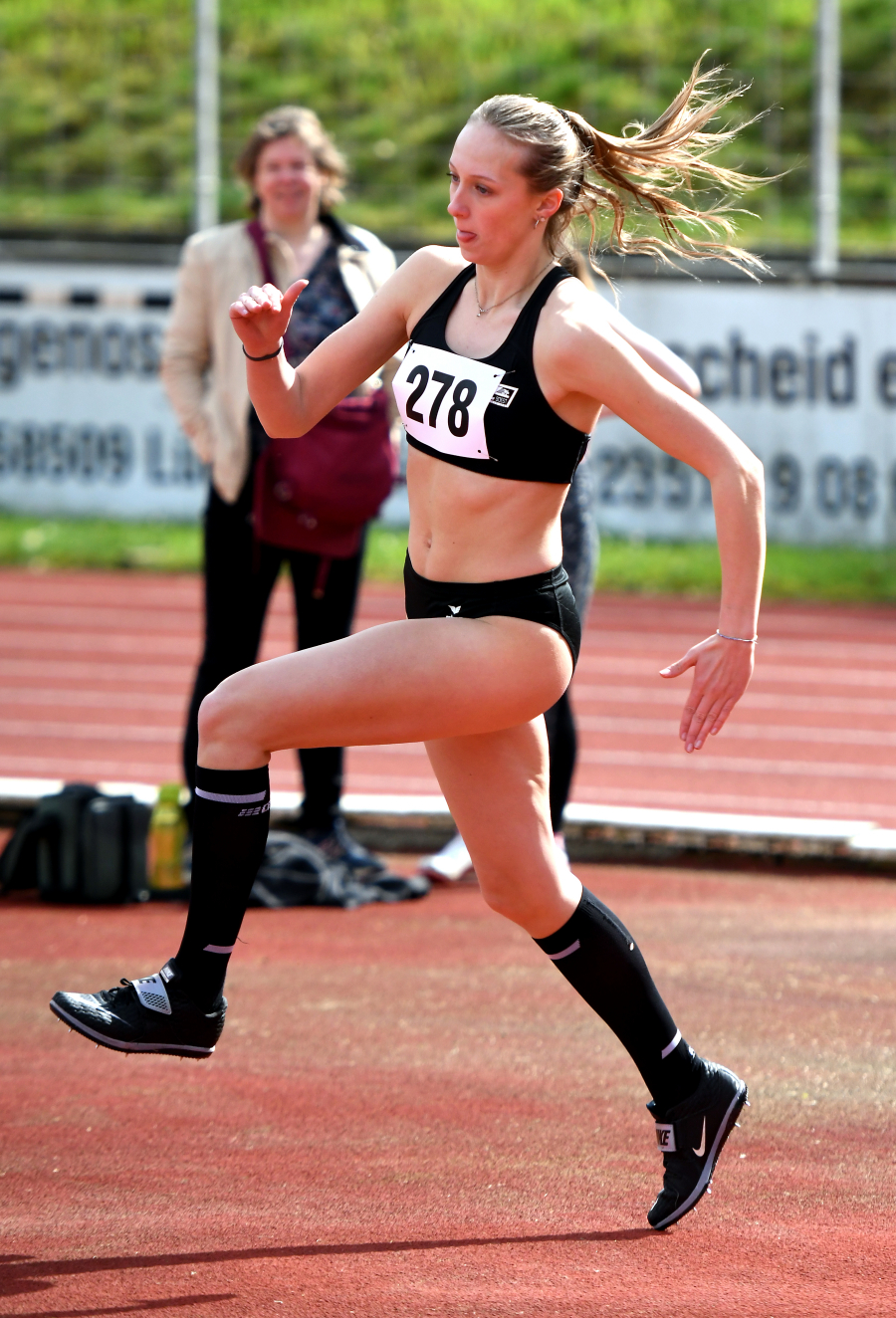 Sophie Martin fehlt dem LAZ- Siebenkampfteam krankheitsbedingt bei den Westfalenmeisterschaften in Ahlen. Foto: Harald Bottin Sophie Martin fehlt dem LAZ- Siebenkampfteam krankheitsbedingt bei den Westfalenmeisterschaften in Ahlen. Foto: Harald Bottin