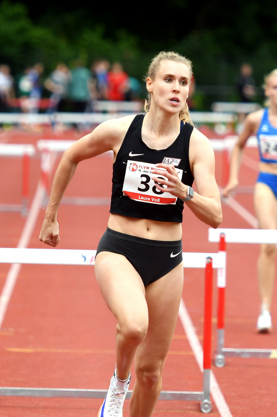 Konstant unter einer Minute: Laura Voß vom LAZ Soest legte die 400-Meter-Hürden in Gladbeck in 59,89 Sekunden zurück. Foto: Bottin