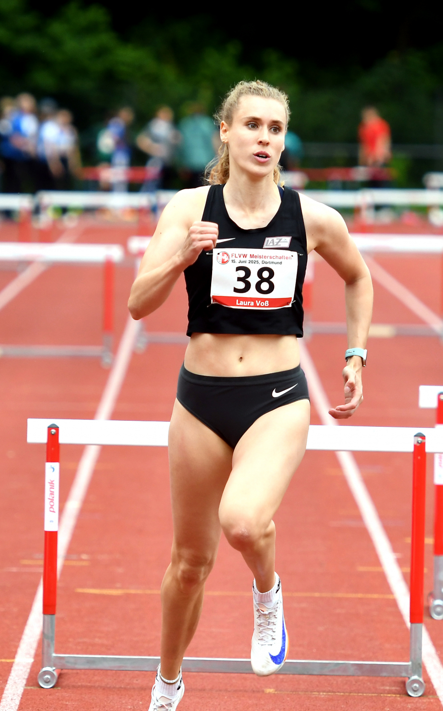 Konstant unter einer Minute: Laura Voß vom LAZ Soest legte die 400-Meter-Hürden in Gladbeck in 59,89 Sekunden zurück. Foto: Bottin