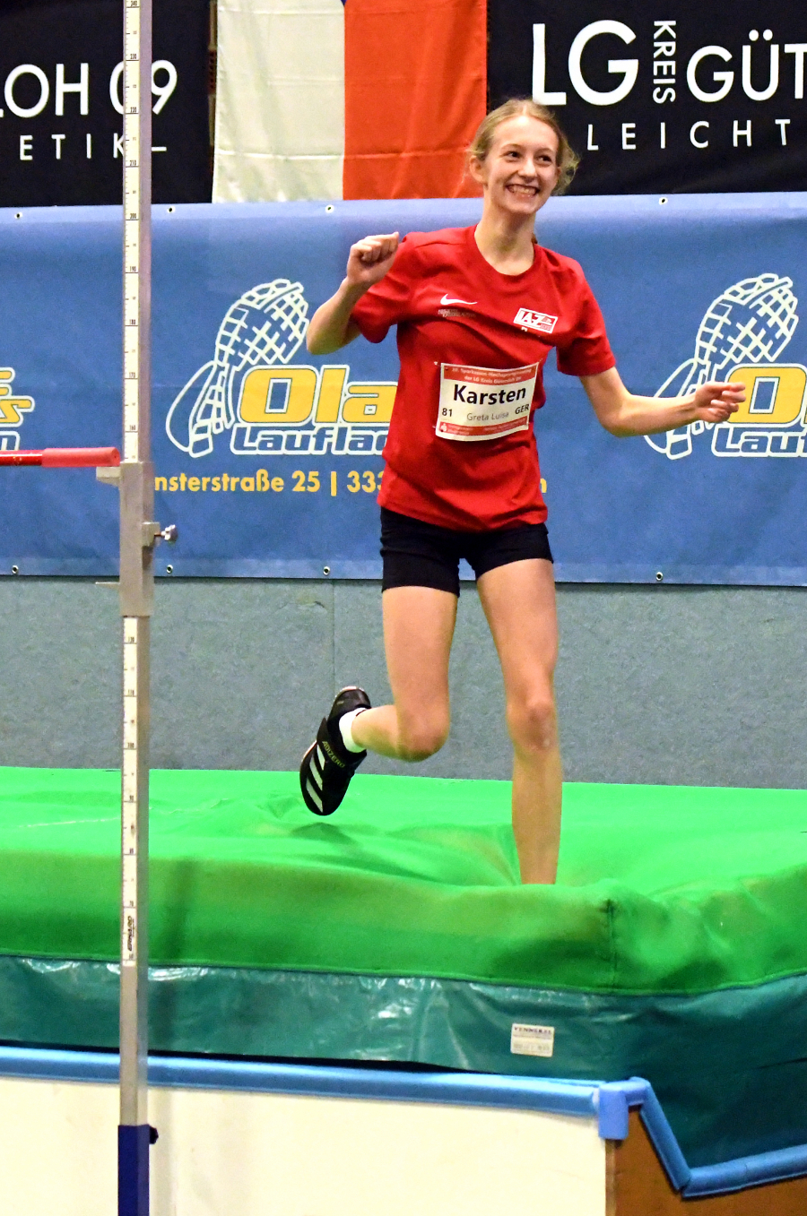 Kaum jemand freut sich so wie Greta Karsten vom LAZ Soest: Die deutsche Nummer eins im Hochsprung des Vorjahres in der AK W12 startete in Clarholz mit einem deutlichen Sieg in das neue Wettkampfjahr. Foto: Bottin Kaum jemand freut sich so wie Greta Karsten vom LAZ Soest: Die deutsche Nummer eins im Hochsprung des Vorjahres in der AK W12 startete in Clarholz mit einem deutlichen Sieg in das neue Wettkampfjahr. Foto: Bottin