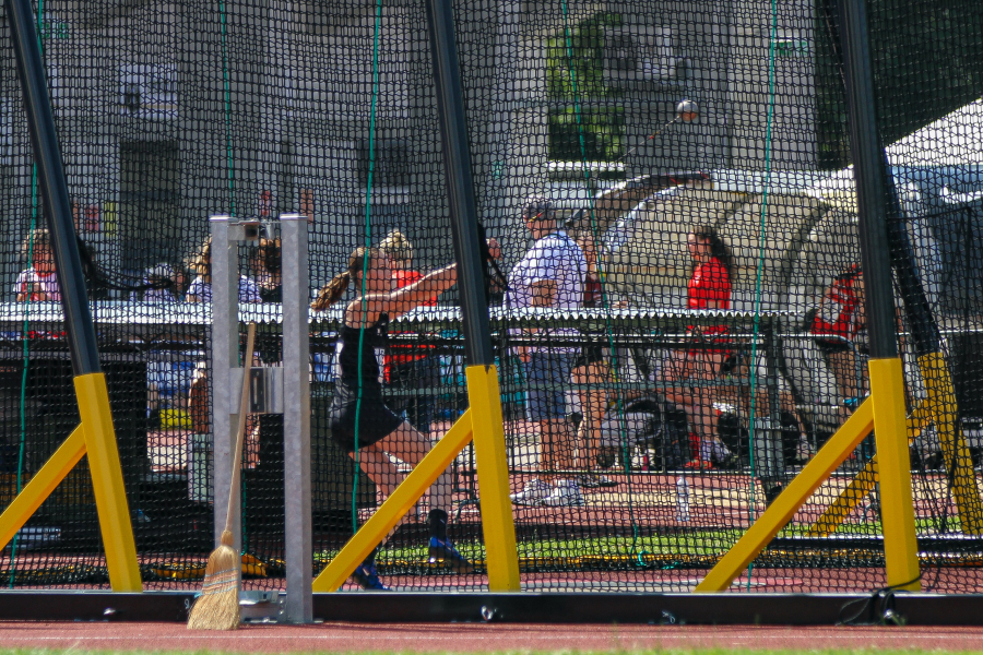 Im mobilen Hammerwurfkäfig vor dem Donaustadion ging es rund. Foto: Schellig Im mobilen Hammerwurfkäfig vor dem Donaustadion ging es rund. Foto: Schellig
