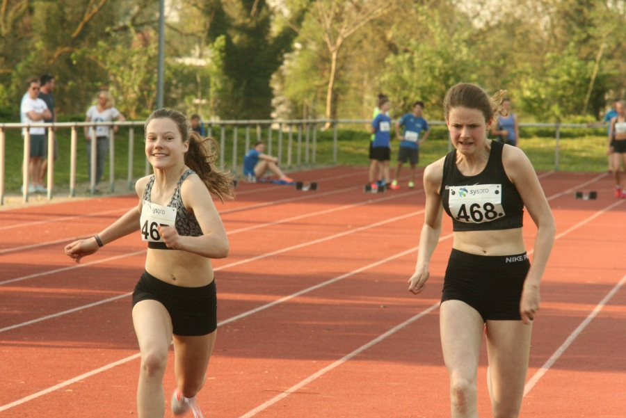 Foto-Finish in der W15: Lea Rogge (links) und Kiana Hinners. Foto-Finish in der W15: Lea Rogge (links) und Kiana Hinners.