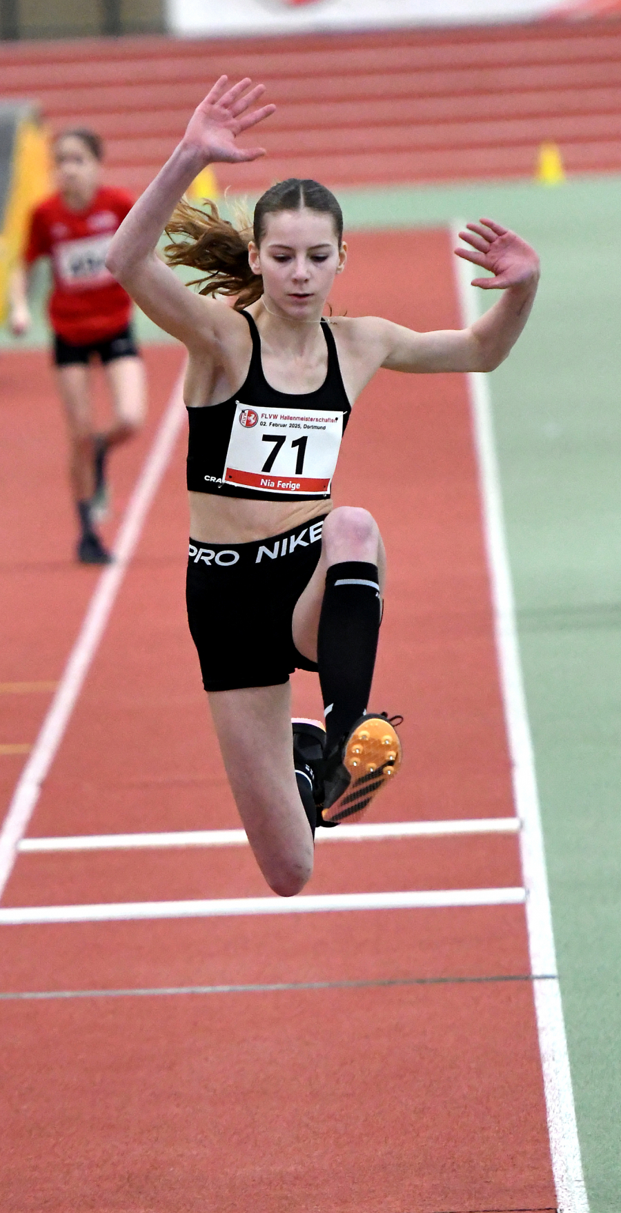 Westfalenmeisterin: Nia Ferige gewann mit Gold im Dreisprung der Altersklasse W15 den vierten Landestitel für das LAZ Soest in der aktuellen Hallensaison. Foto: Bottin Westfalenmeisterin: Nia Ferige gewann mit Gold im Dreisprung der Altersklasse W15 den vierten Landestitel für das LAZ Soest in der aktuellen Hallensaison. Foto: Bottin