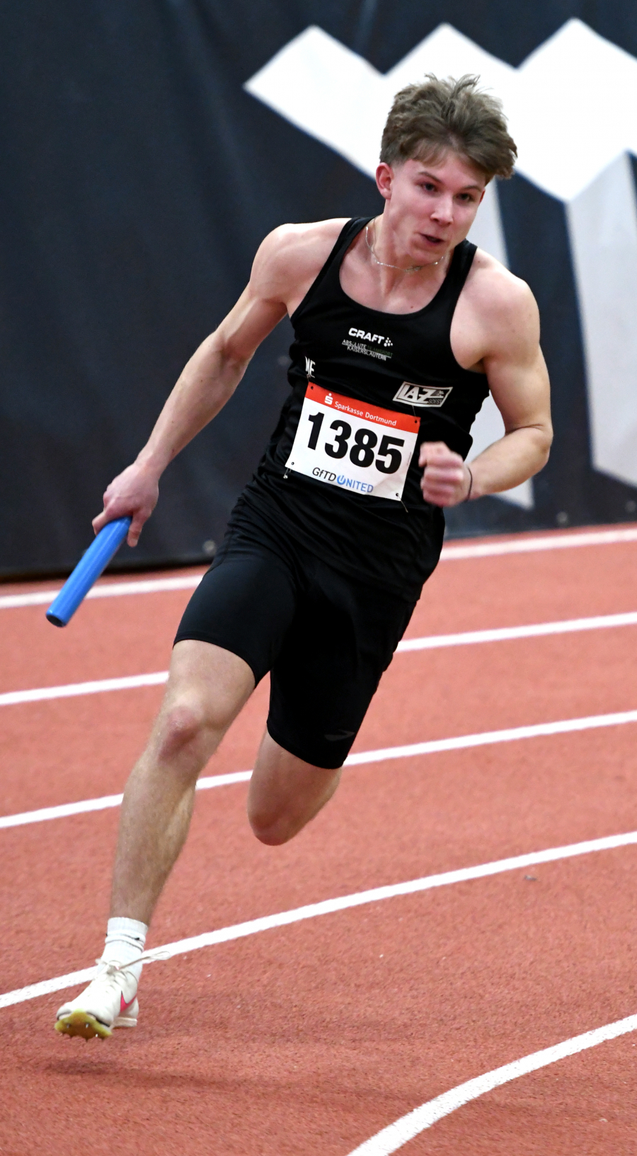 Matthis Eckhoff kam mit der U20-Staffel des LAZ Soest über 4 x 200 Meter nach 1:37,94 Minuten ins Ziel. Foto: Bottin Matthis Eckhoff kam mit der U20-Staffel des LAZ Soest über 4 x 200 Meter nach 1:37,94 Minuten ins Ziel. Foto: Bottin