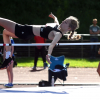 Überlegener Titelgewinn: Greta Karsten vom LAZ Soest wurde mit tollen 1,64 Metern W13-Westfalenmeisterin im Hochsprung. Foto: Bottin|Videoanalyse: Greta Karsten mit Trainerin Annika Straub während des Wettkampfes im Stadion Hohenhorst. Foto: Bottin|Viertschnellste in Westfalen über 75 Meter: Rosalie Tigges (W12) vom LAZ Soest lief mit 10,93 Sekunden Bestzeit. Foto: Bottin|Mutiger Bronze-Lauf: Noelle Biegel (Nr. 71) vom LAZ Soest kam über 800 Meter der Altersklasse W12 in neuer Vereinsrekordzeit auf Platz drei. Foto: Bottin|Platz fünf: Noelle Biegel (W13) vom LAZ Soest steigerte sich im 60-Meter-Hürdensprint auf 10,71 Sekunden. Foto: Bottin|W13-Sportlerin Marie Rustemeyer vom LAZ Soest erzielte mit 10,69 Sekunden persönliche Bestzeit über 75 Meter. Foto: Bottin|Perfekter Wechsel zwischen Marie Rustemeyer (rechts) und Noelle Biegel über 4 x 75 Meter. Am Ende musste sich das Mädchen-Staffelquartett des LAZ Soest jedoch mit eher bescheidenen 42,17 Sekunden zufrieden geben. Foto: Bottin|Die Maskerade stimmte: Die U14-Mädchen des LAZ Soest, v.l.n.r.: Noelle Biegel, Marie Rustemeyer, Rosalie Tigges und Greta Karsten, mussten sich über 4 x 75 Meter jedoch mit eher bescheidenen 42,17 Sekunden zufrieden geben. Foto: Bottin|||