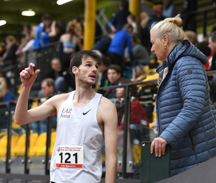 Gelungenes Coaching: Hochspringer Falk Wendrich vom LAZ Soest wurde in Dortmund von der ehemaligen Weltklasse-Weitspringerin und Olympiateilnehmerin Elena Persina betreut. Foto: Bottin Gelungenes Coaching: Hochspringer Falk Wendrich vom LAZ Soest wurde in Dortmund von der ehemaligen Weltklasse-Weitspringerin und Olympiateilnehmerin Elena Persina betreut. Foto: Bottin