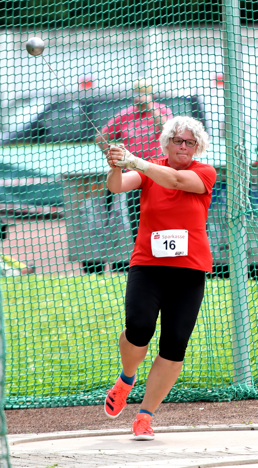 Mit 29,67 Metern verpasste W50-Hammerwerferin Margareta Böttiger vom LAZ Soest in Porta Westfalica nur knapp die Norm für die Deutschen Meisterschaften. Foto: Bottin Mit 29,67 Metern verpasste W50-Hammerwerferin Margareta Böttiger vom LAZ Soest in Porta Westfalica nur knapp die Norm für die Deutschen Meisterschaften. Foto: Bottin