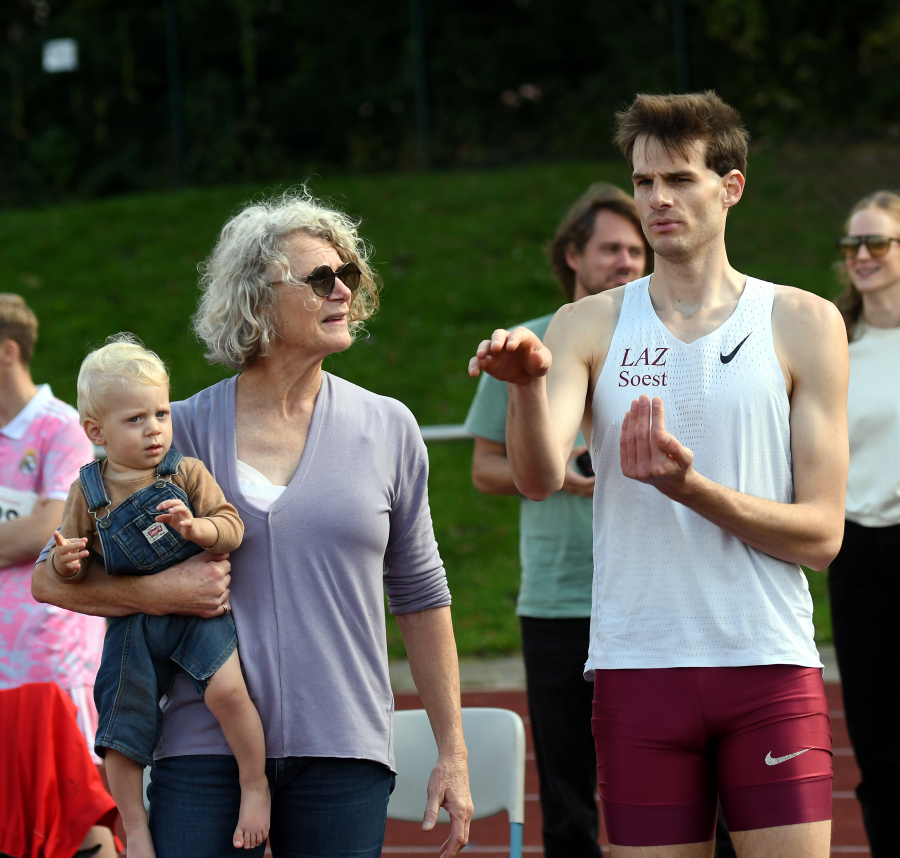 Wendrichs Trainerin Brigitte Kurschilgen, gleichzeitig auch Bundestrainerin im Hochsprung, kam gerade erst aus Tokio von der Leichtathletik-WM. Foto: Bottin