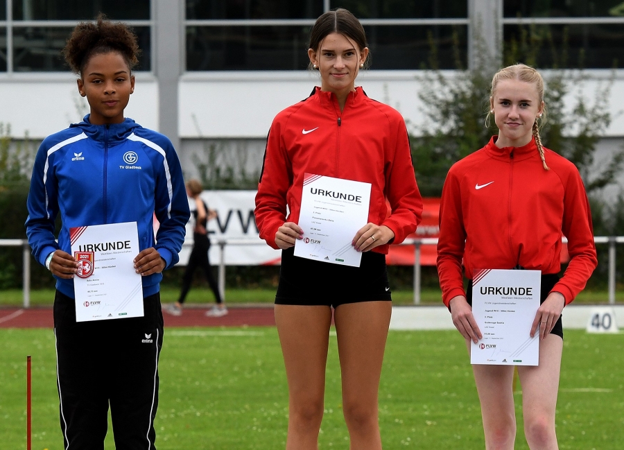 von link: Amira Adio, Delia Ponomarenko und Saskia Gudenoge von link: Amira Adio, Delia Ponomarenko und Saskia Gudenoge