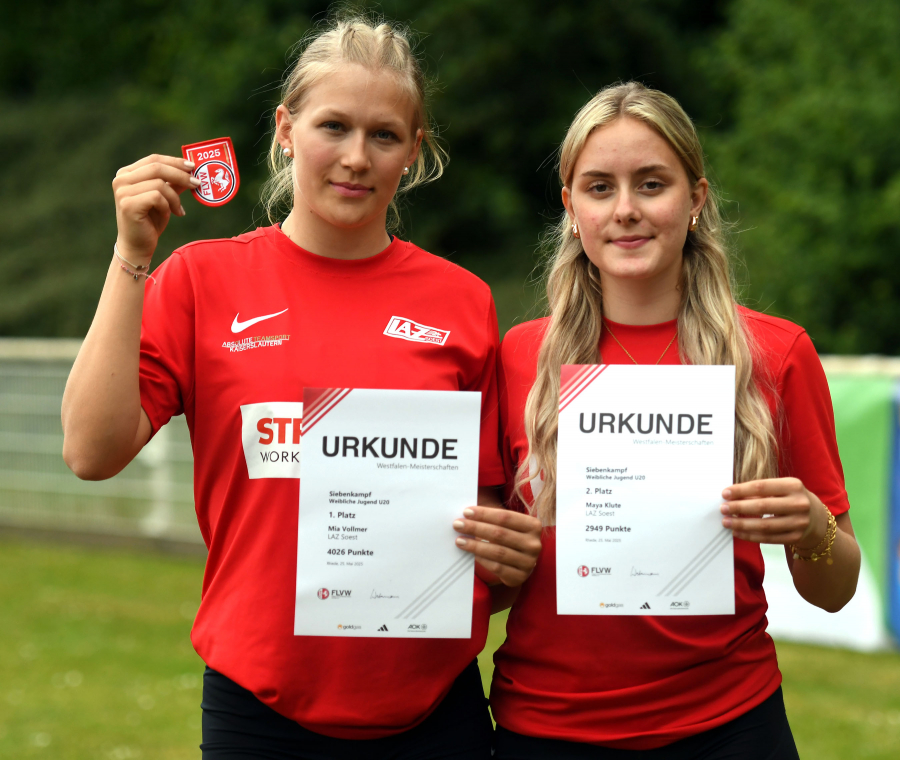 Konkurrenzloser Doppelsieg: Mia Vollmer (links) vom LAZ Soest  gewann den Landesmeistertitel im Siebenkampf vor Mannschaftskameradin Maya Klute. Foto: Bottin
