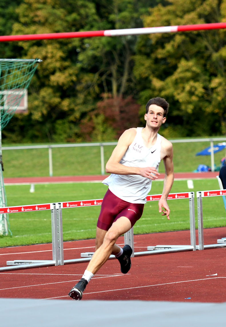 Erneut im Nationalkader: Hochsprungass Falk Wendrich gehört mit seinen 2,28 Metern wieder dem Perspektivkader des DLV an. Foto: Bottin|Foto: Bottin|Foto: Bottin|Landeskaderathletin im Hammerwurf: Nia Ferige ist auch in vielen anderen Disziplinen erfolgreich. Foto: Bottin|Schnelligkeit ist Trumpf bei Maja Bolinger: Sie gehört zum Landeskader im Hürdensprint. Foto: Bottin|Nach seiner herausragenden Saison mit Neunkampf-Bronze bei den Deutschen Jugendmeisterschaften gehört Rafael Hesse nun dem Landeskader im Mehrkampf an. Foto: Bottin|||