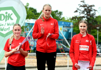 Das U18-Siebenkampfteam des LAZ Soest mit (von links) Maya Klute, Mia Vollmer und Anna-Lena Knappkötter ist mit 10.768 Punkten westfälischer Spitzenreiter und liegt deutschlandweit auf Platz acht. Foto: Bottin|Vielseitigkeit ist Trumpf bei Nia Ferige: Gleich fünf Mal nimmt die W14-Sportlerin des LAZ Soest den Spitzenrang in Westfalen ein. Foto: Reinhard|m Siebenkampf auf Rang eins in Westfalen: U18-Athletin Mia Vollmer vom LAZ Soest erzielte 4120 Punkte. Foto: Bottin|In Westfalen die Nummer zwei, bundesweit auf Platz sieben: W15-Athletin Maja Bolinger vom LAZ Soest sprintete die 100 Meter früh in der Saison in 12,60 Sekunden. Foto: Bottin|Rafael Hesse (M13) vom LAZ Soest ist aktuell landesweit die Nummer eins über 75 Meter und im Vierkampf. Foto: Reinhard|W12-Sportlerin Greta Luisa Karsten vom LAZ Soest - hier beim Weitsprung- führt derzeit mit 1,48 Metern und einem Vorsprung von acht Zentimetern                                                      die Rangliste Westfalens im Hochsprung an. Foto: Reinhard|||