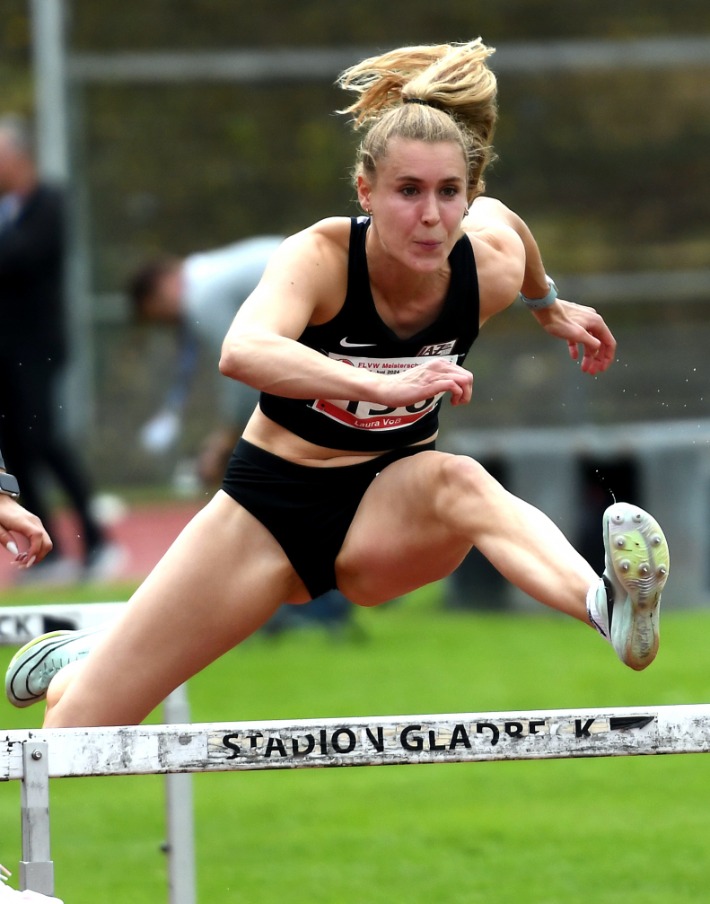 Laura Voß vom LAZ Soest, hier ein Archivfoto vom Kurzsprint aus 2024 beim Borsig-Meeting in Gladbeck, erzielte über 400-Meter-Hürden mit 59,83 Sekunden eine Topzeit und die DM-Norm. Foto: Bottin|||