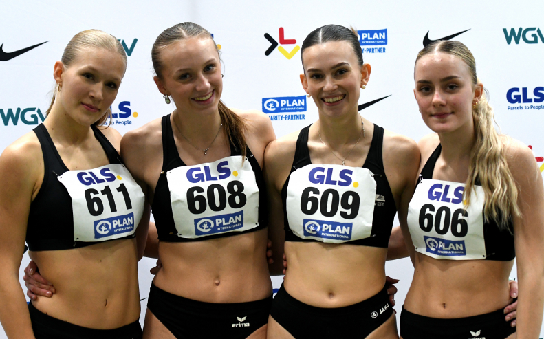 Den gesundheitlichen Problemen getrotzt: Bei den Deutschen Jugend-Hallenmeisterschaften in Dortmund erzielten Mia Vollmer, Sophie Martin,                            Delia Ponomarenko und Maya Klute (v.l.n.r.) ansprechende 1:47,06 Minuten über 4 x 200 Meter. Foto: Bottin|Maya Klute (Nr. 606) übergibt den Staffelstab beim zweiten Wechsel an ihre Mannschaftskameradin Delia Ponomarenko (Nr. 609) . Das Quartett des LAZ Soest                            beendete das Rennen über 4 x 200 Meter im dritten von sechs Zeitendläufen als Dritter in 1:47,06 Minuten. Foto: Bottin|War bei der Jugend-Hallen-DM in Dortmund wegen einer Erkältung nicht hundertprozentig fit. Als vermutlich jüngste Starterin der Titelkämpfe ab-                            solvierte die 15-jährige Sophie Martin vom LAZ Soest zwei Rennen über 200 Meter im Einzel und als Schlussläuferin in der Staffel. Foto: Bottin|Letzter Wechsel von Delia Ponomarenko (Nr. 609) an Schlussläuferin Sophie Martin (Nr. 608). Das Quartett des LAZ Soest beendete das Rennen über 4 x 200 Meter im dritten von sechs Zeitendläufen als Dritter in 1:47,06 Minuten. Foto: Bottin|||