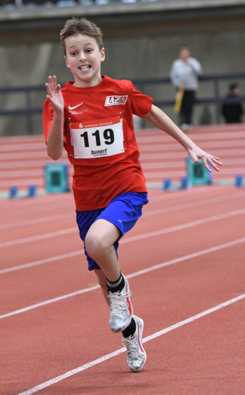 Lenn Wolf vom LAZ Soest war bei den Hallen-Kreismeisterschaften in Paderborn schnellster M13-Sportler &uuml;ber 60 Meter. Foto: Bottin Foto: Bottin|Marlene Soer (W15) vom LAZ Soest erzielte bei den Hallenkreismeisterschaften in Paderborn 1,44 Meter im Hochsprung. Foto: Bottin|Marie Rustemeyer legte die 60 Meter in 8,65 Sekunden zur&uuml;ck. Im Hochsprung war die W14-Sportlerin mit 1,30 Metern in ihrer Altersklasse un&uuml;bertroffen. Foto: Bottin|||