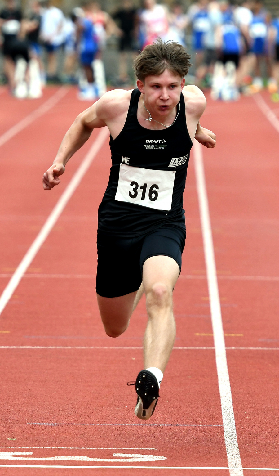 Schon wieder zwei neue "Hausrekorde": Matthis Eckhoff (U18) sprintete in Gladbeck Bestzeiten über 100 Meter (11,78 Sekunden) und 200 Meter (23,78 Sekunden). Foto: Bottin Schon wieder zwei neue "Hausrekorde": Matthis Eckhoff (U18) sprintete in Gladbeck Bestzeiten über 100 Meter (11,78 Sekunden) und 200 Meter (23,78 Sekunden). Foto: Bottin