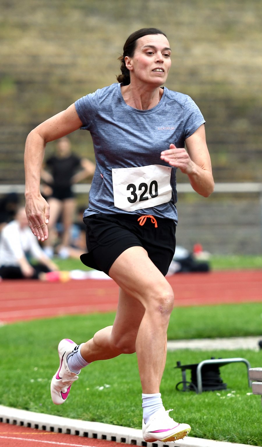 Zwei DM-Normen: W45-Athletin Ines Rustemeyer vom LAZ Soest qualifizierte sich über 100 Meter und 200 Meter für die Deutschen Meisterschaften. Foto: Bottin Zwei DM-Normen: W45-Athletin Ines Rustemeyer vom LAZ Soest qualifizierte sich über 100 Meter und 200 Meter für die Deutschen Meisterschaften. Foto: Bottin