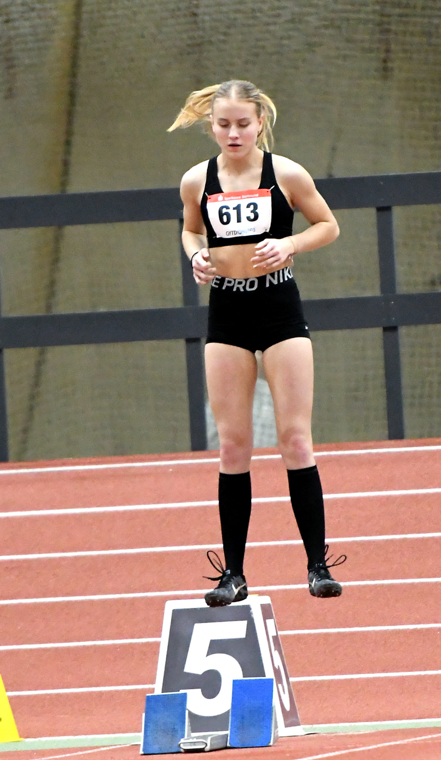 Hoch hinaus: W15-Sprinterin Maja Bolinger vom LAZ Soest ist derzeit nicht nur Westfalens Nummer eins über 60 Meter. Seit dem vergangenen Wochenende liegt die Oestinghausenerin auch im Hochsprung mit Rang zwei landesweit auf einer vorderen Position. Foto: Bottin Hoch hinaus: W15-Sprinterin Maja Bolinger vom LAZ Soest ist derzeit nicht nur Westfalens Nummer eins über 60 Meter. Seit dem vergangenen Wochenende liegt die Oestinghausenerin auch im Hochsprung mit Rang zwei landesweit auf einer vorderen Position. Foto: Bottin