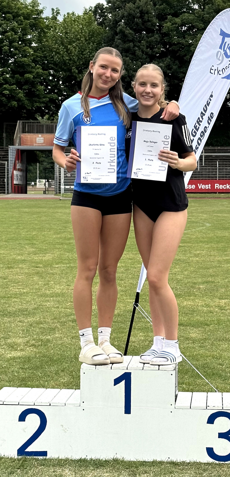 Duell auf Augenhöhe: Maja Bolinger (rechts) vom LAZ Soest pulverisierte in einem spannenden Zweikampf mit Freundin Charlotte Görz vom TV Werne ihre bisherige 100-Meter-Bestzeit auf tolle 12,15 Sekunden. Duell auf Augenhöhe: Maja Bolinger (rechts) vom LAZ Soest pulverisierte in einem spannenden Zweikampf mit Freundin Charlotte Görz vom TV Werne ihre bisherige 100-Meter-Bestzeit auf tolle 12,15 Sekunden.