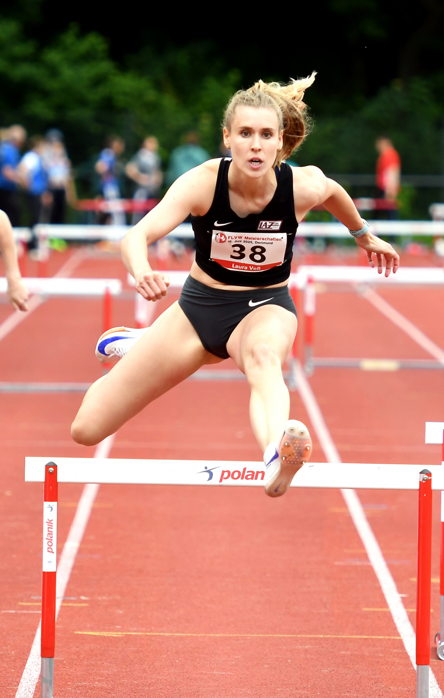 Konstant unter einer Minute: Laura Voß vom LAZ Soest legte die 400-Meter-Hürden in Gladbeck in 59,89 Sekunden zurück. Foto: Bottin