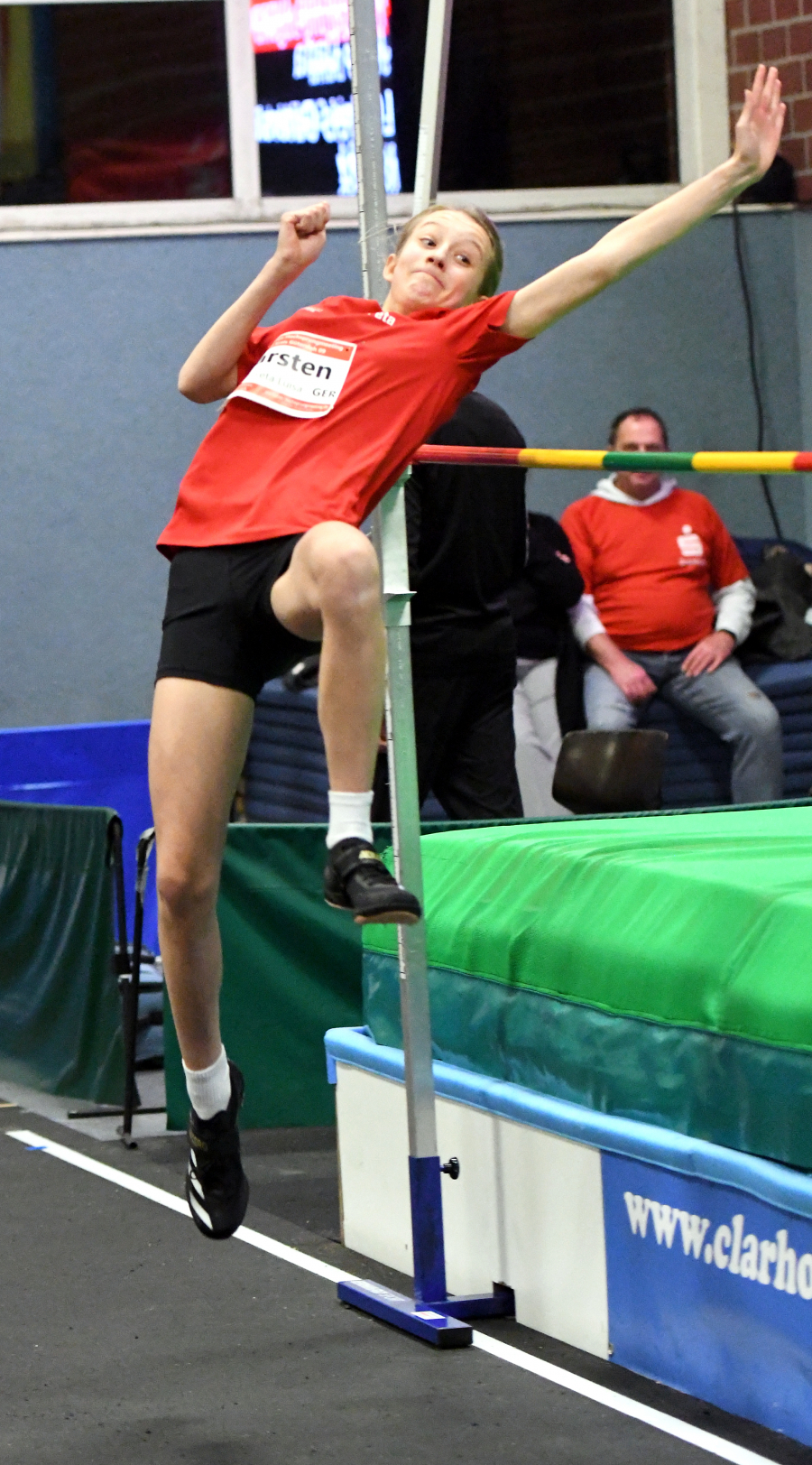 Greta Karsten vom LAZ Soest feierte in Clarholz mit 1,54 Metern einen deutlichen Sieg in der W13-Konkurrenz. Foto: Bottin Greta Karsten vom LAZ Soest feierte in Clarholz mit 1,54 Metern einen deutlichen Sieg in der W13-Konkurrenz. Foto: Bottin