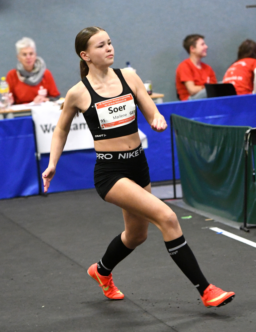 Vor dem Abheben: W14-Athletin Marlene Soer musste sich beim Meeting in Clarholz diesmal mit 1,37 Meter zufrieden geben. Foto: Bottin Vor dem Abheben: W14-Athletin Marlene Soer musste sich beim Meeting in Clarholz diesmal mit 1,37 Meter zufrieden geben. Foto: Bottin