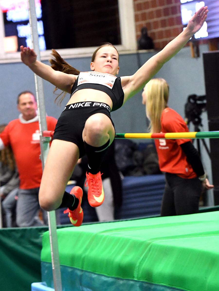 Marlene Soer (W14) beim Hochsprungmeeting in Clarholz. Foto: Bottin Marlene Soer (W14) beim Hochsprungmeeting in Clarholz. Foto: Bottin
