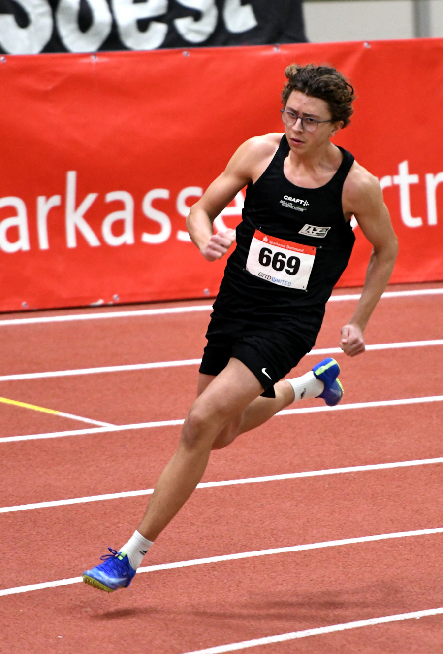 Bestzeiten über 60 Meter und 200 Meter: U18-Athlet Levi Klute vom LAZ Soest präsentierte sich im Sprint deutlich verbessert. Foto: Bottin Bestzeiten über 60 Meter und 200 Meter: U18-Athlet Levi Klute vom LAZ Soest präsentierte sich im Sprint deutlich verbessert. Foto: Bottin