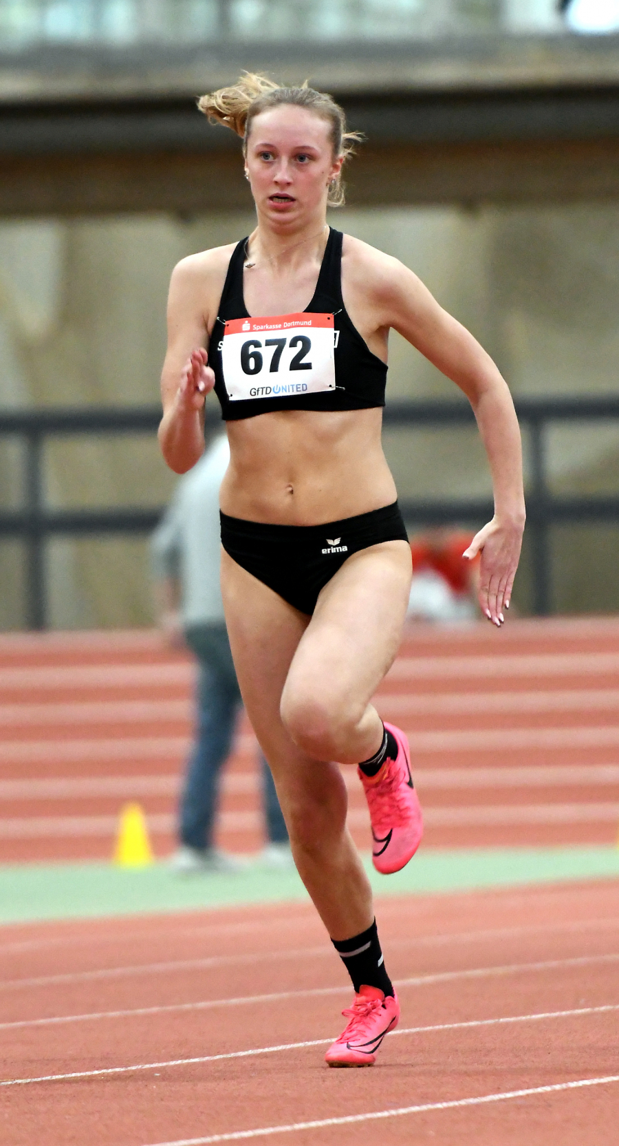 Sophie Martin (w. J. U18) vom LAZ Soest legte die 60 Meter in Dortmund in 8,19 Sekunden zurück. Für die 200-Meter-Hallenrunde wurden für sie 26,91 Sekunden notiert. Foto: Bottin Sophie Martin (w. J. U18) vom LAZ Soest legte die 60 Meter in Dortmund in 8,19 Sekunden zurück. Für die 200-Meter-Hallenrunde wurden für sie 26,91 Sekunden notiert. Foto: Bottin
