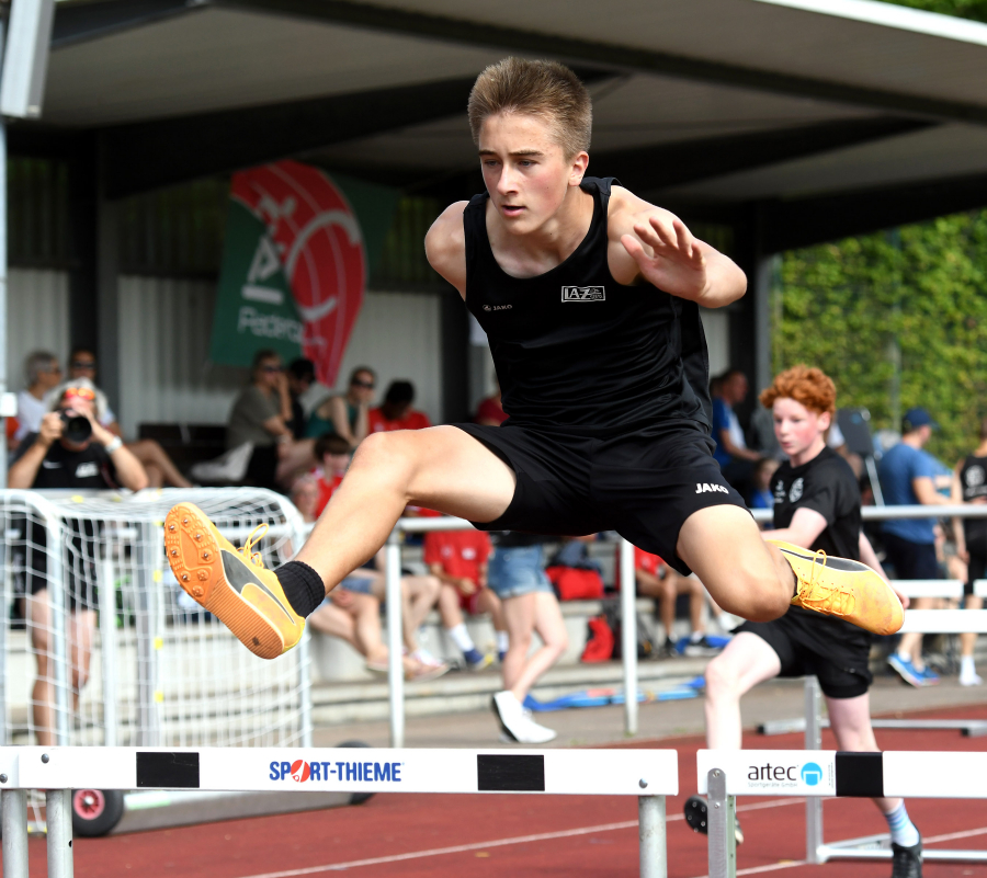 Schob sich im Neunkampf in die deutsche Spitzenklasse: M14-Athlet Rafael Hesse vom LAZ Soest erzielte 4581 Punkte. Die 80-Meter-Hürden legte er in 13,46 Sekunden zurück. Foto: Bottin Schob sich im Neunkampf in die deutsche Spitzenklasse: M14-Athlet Rafael Hesse vom LAZ Soest erzielte 4581 Punkte. Die 80-Meter-Hürden legte er in 13,46 Sekunden zurück. Foto: Bottin