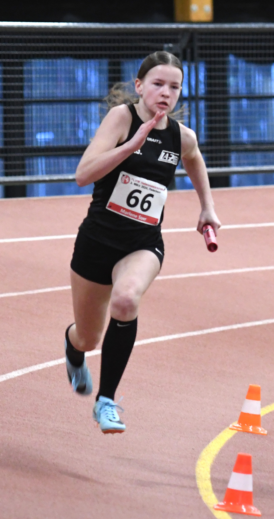 Marlene Soer als Schlussl&auml;uferin der LAZ-Staffel &uuml;ber 4 x 100 Meter im Paderborner Ahorn-Sportpark. Foto: Bottin