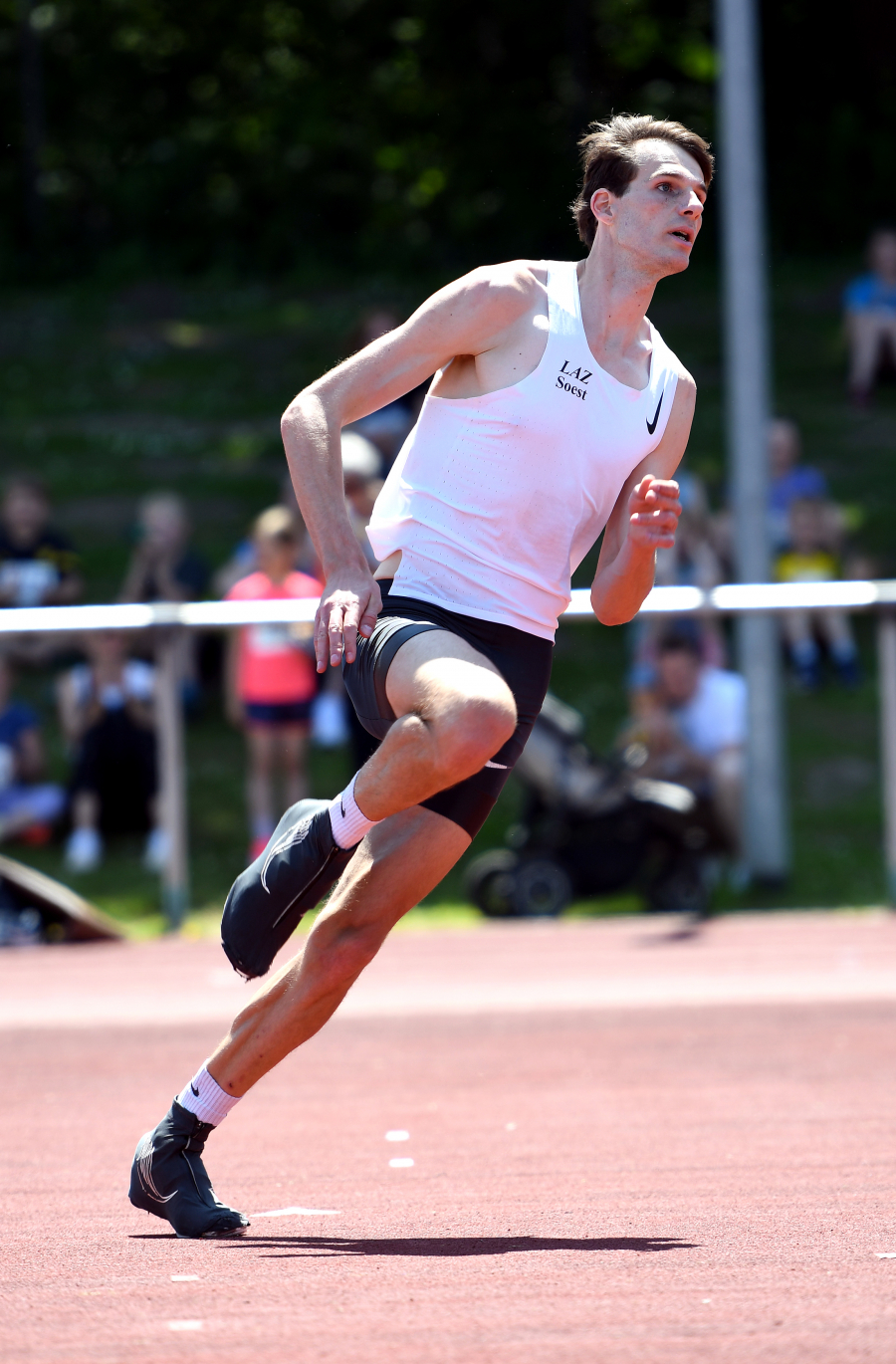 In Westfalen seit Jahren die unumstrittene Nummer eins im Hochsprung: Der Deutsche Vizemeister Falk Wendrich vom LAZ Soest führt die Landesbestenliste mit 2,25 Metern an. Foto: Bottin In Westfalen seit Jahren die unumstrittene Nummer eins im Hochsprung: Der Deutsche Vizemeister Falk Wendrich vom LAZ Soest führt die Landesbestenliste mit 2,25 Metern an. Foto: Bottin