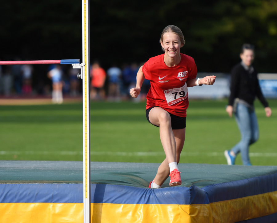 Greta Karsten: So schön jubelt eine Westfalenmeisterin. Foto: Bottin Greta Karsten: So schön jubelt eine Westfalenmeisterin. Foto: Bottin